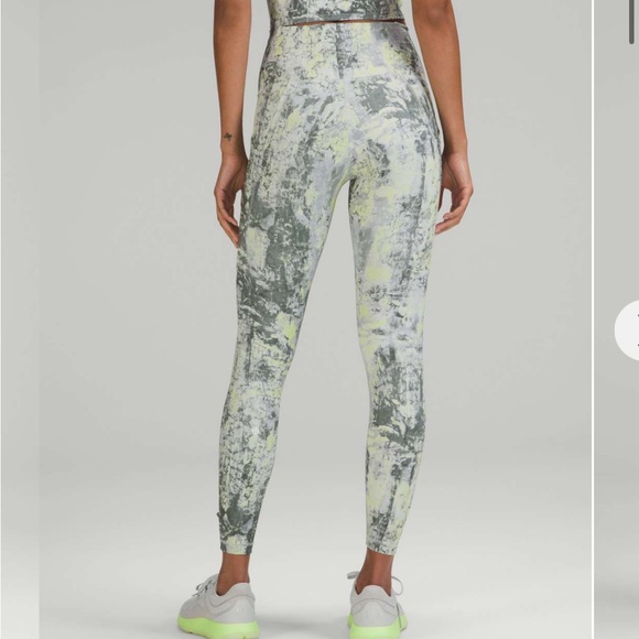 Lululemon Wunder Train High-Rise Tight with Pockets 25"
Sz. 0 - Picture 2 of 8